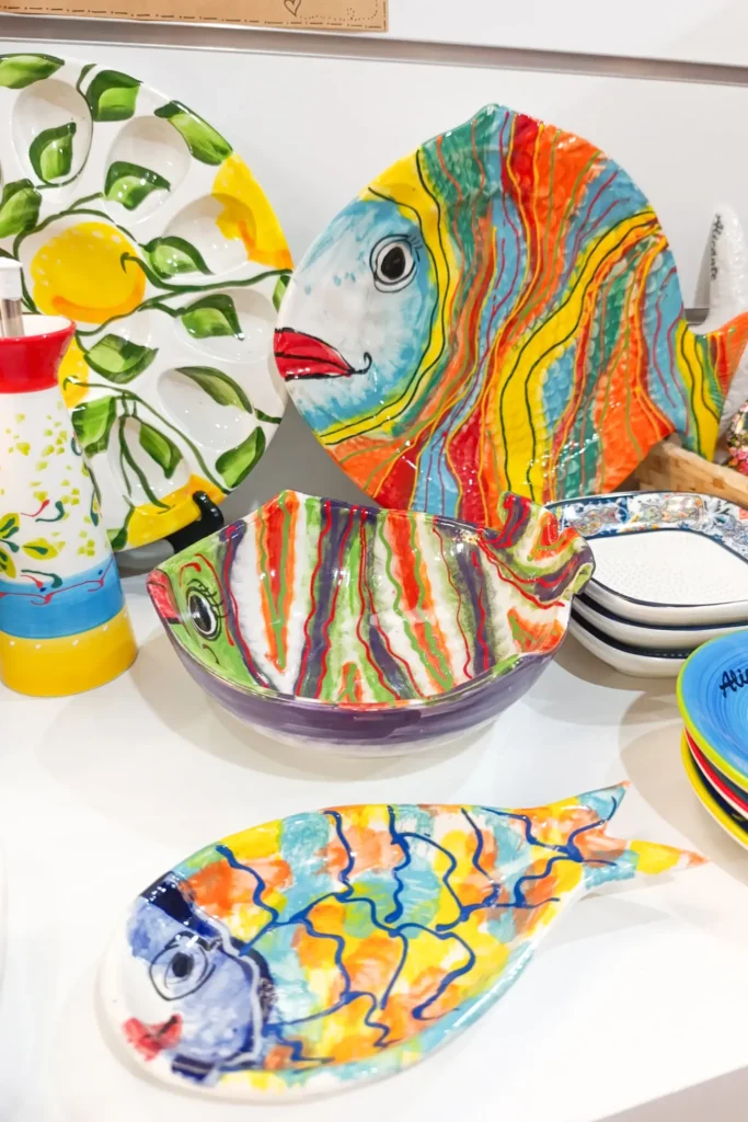 varierdad de platos y cuencos de ceramica de alicante