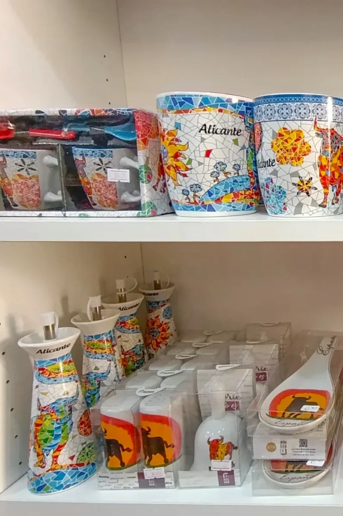 recuerdos artesanales de Alicante chupitos tasas aceitero